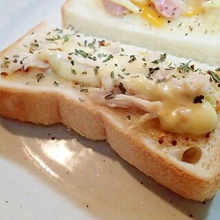 マスタード/タルタルで　サラダチキンのトースト